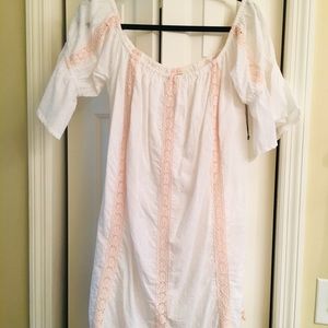 The best off-shoulder dress of the summer! NWT!